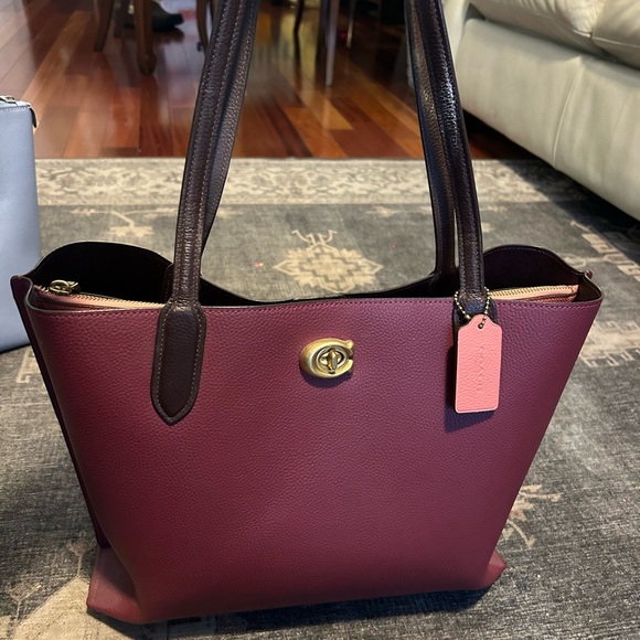 Coach Handbags - Maroon burgundy coach shoulder bag! EUC